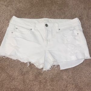 White denim American Eagle Shorts
